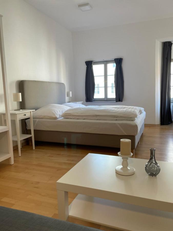 Little Center Golden Roof Apartment *