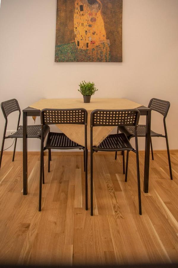 Cozy 1-bedroom In Center *