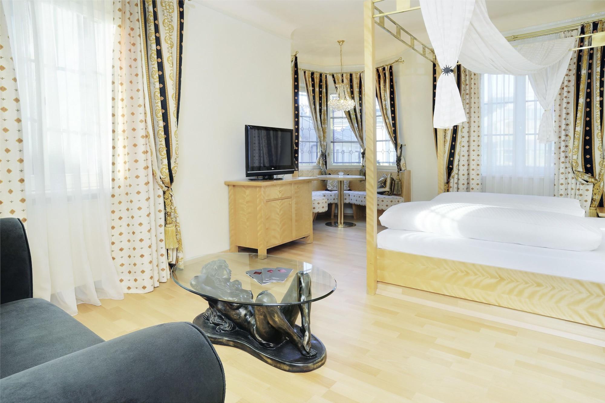 Hotel Schwarzer Adler 4*