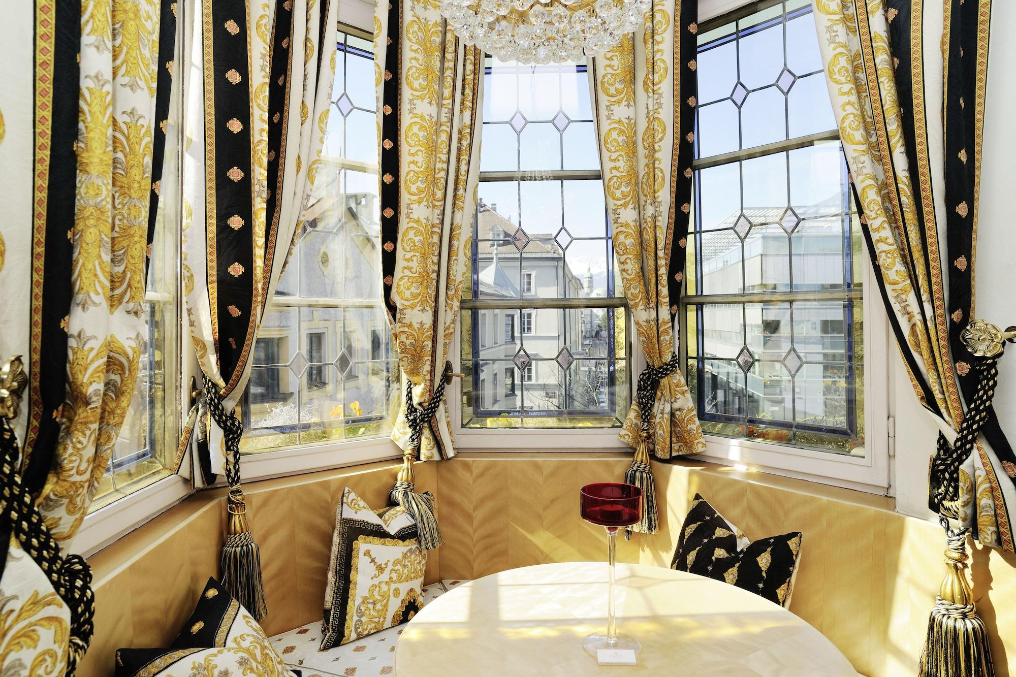 Hotel Schwarzer Adler 4*