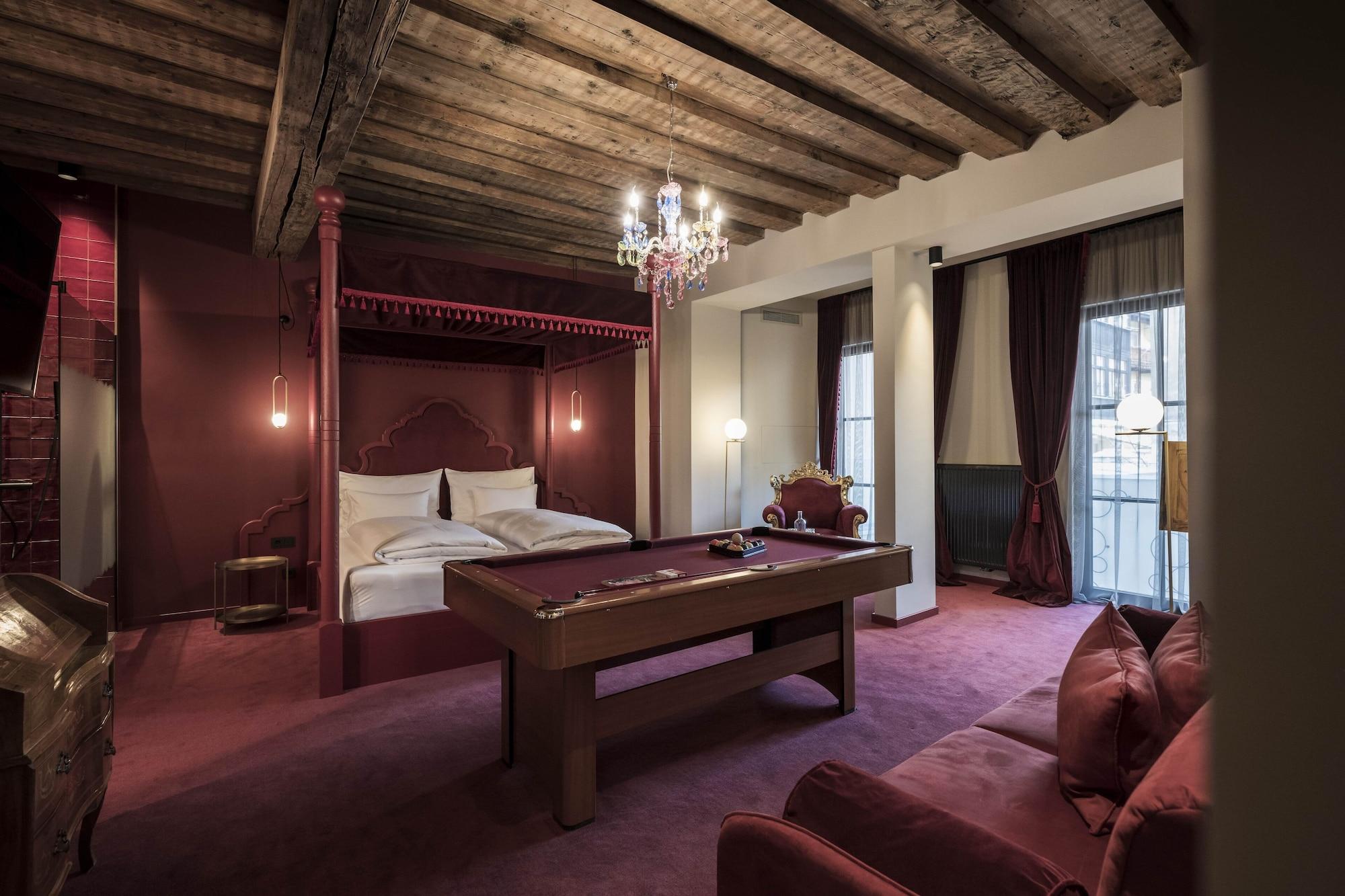 Altstadthotel Weisses Kreuz Hotel 4*