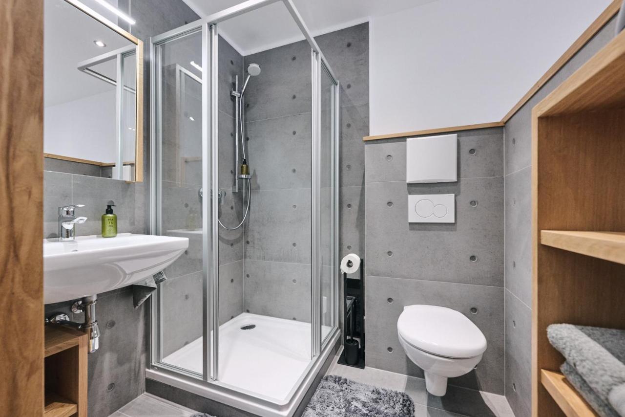 Apartment G17 *