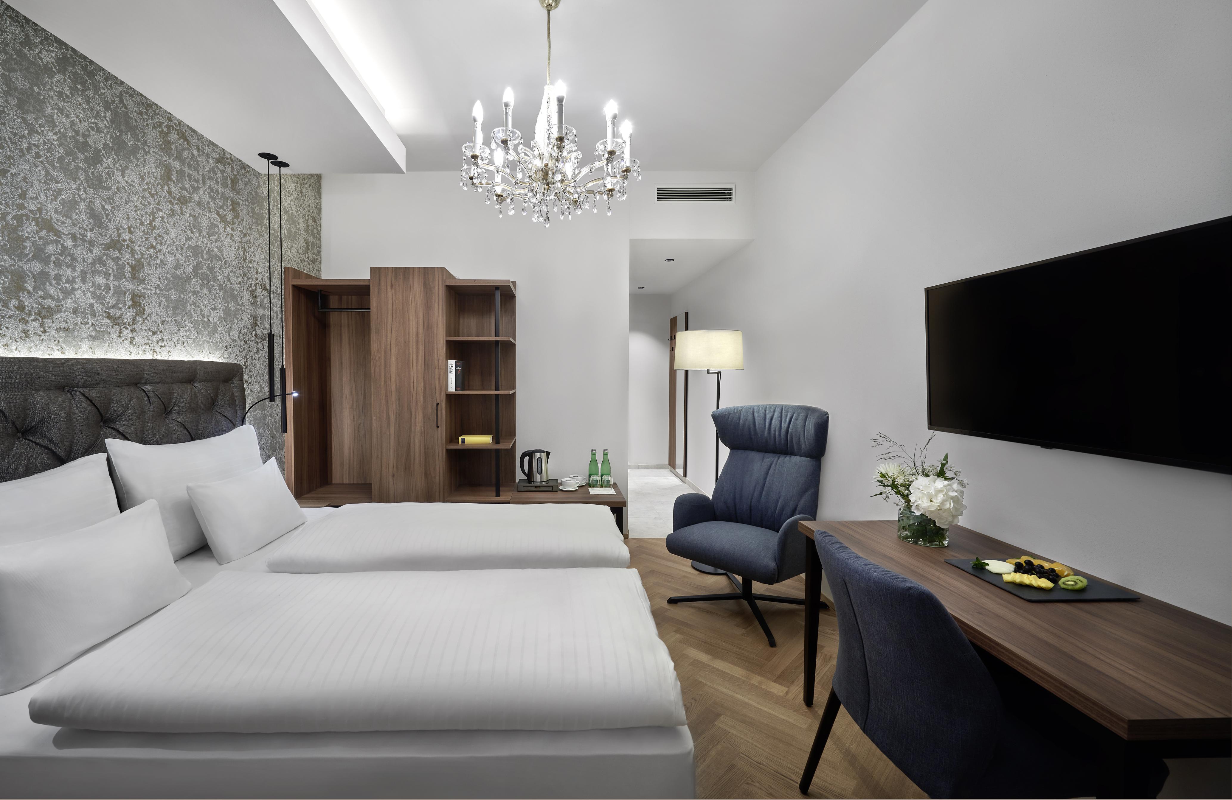 Hotel Schwarzer Adler 4*
