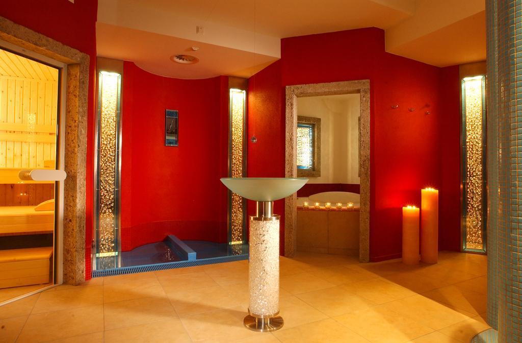 Hotel Schwarzer Adler 4*