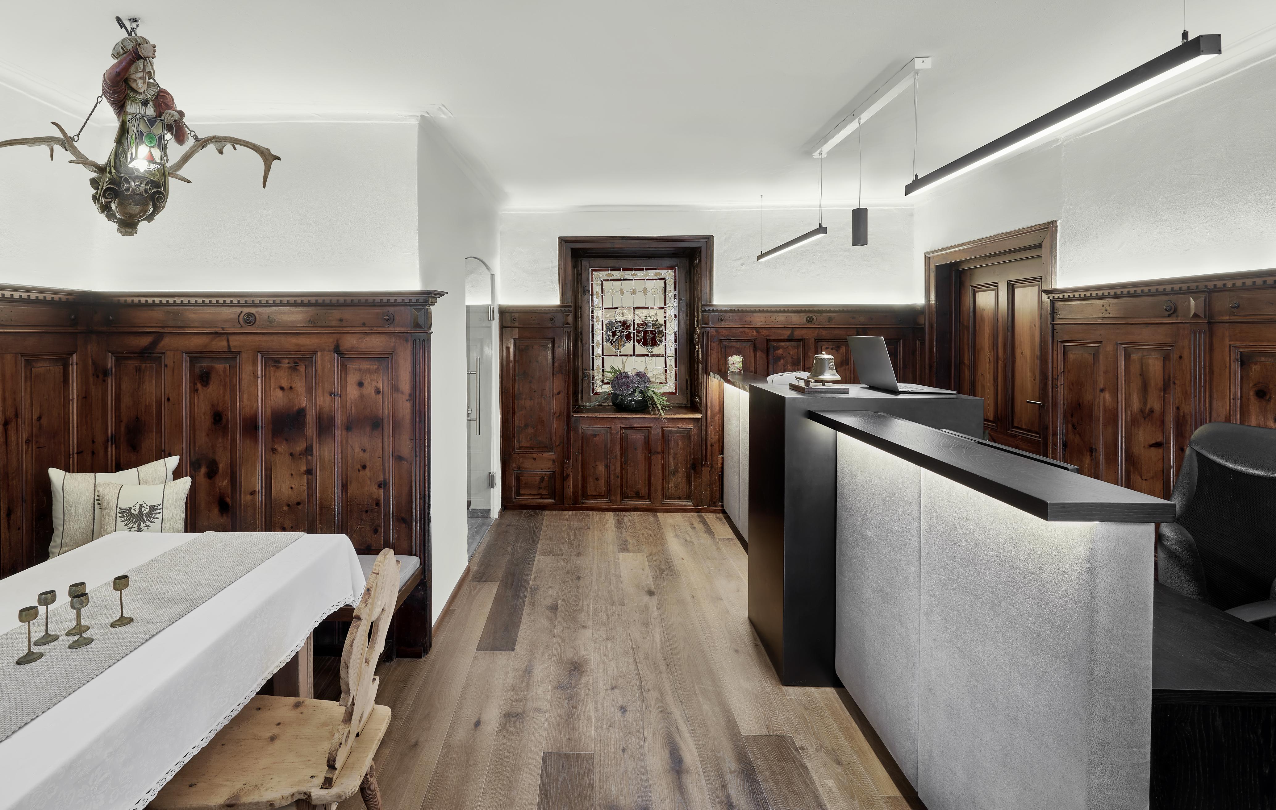 Hotel Schwarzer Adler 4*