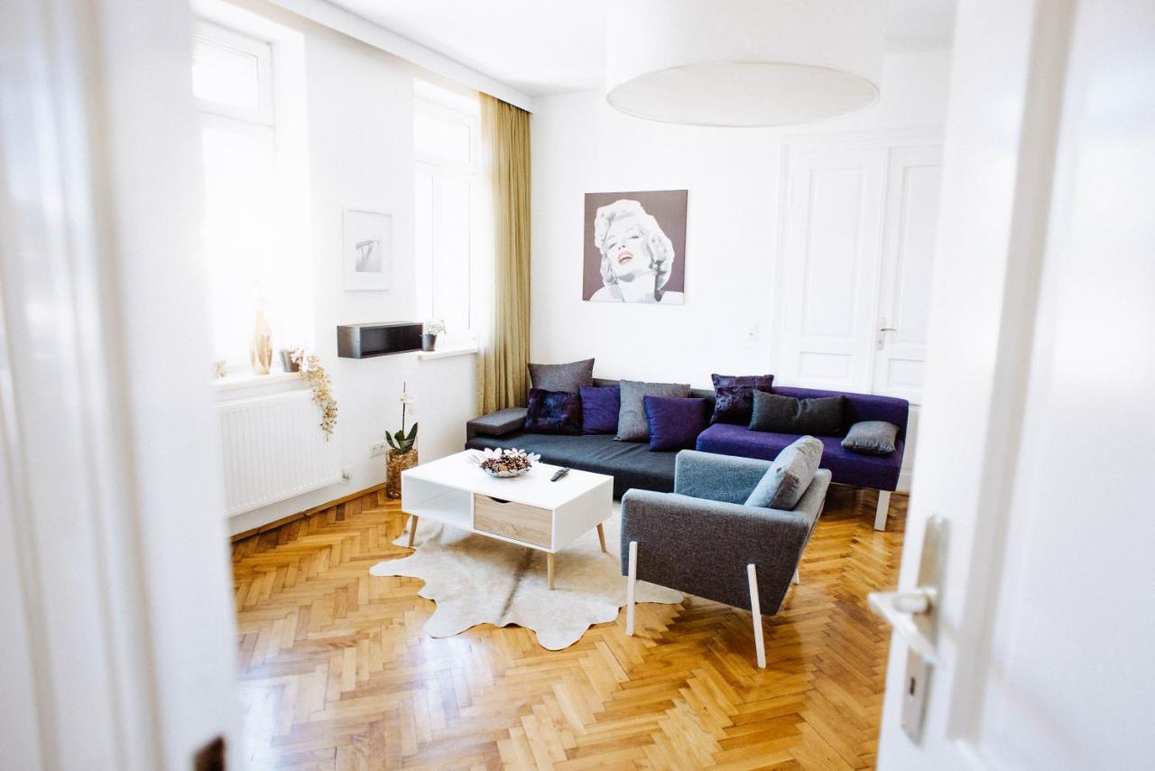 Huge Central Designer Loft With Tyrolean Touch , 160m2 *