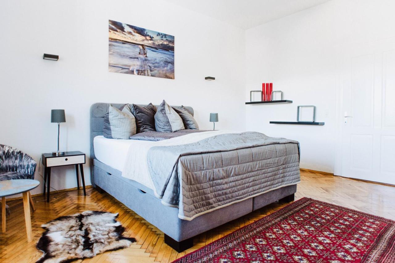Huge Central Designer Loft With Tyrolean Touch , 160m2 Apartment *