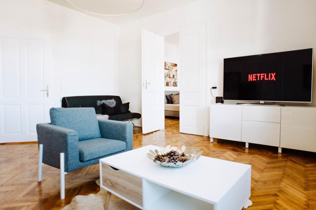 Huge Central Designer Loft With Tyrolean Touch , 160m2 Apartment Innsbruck