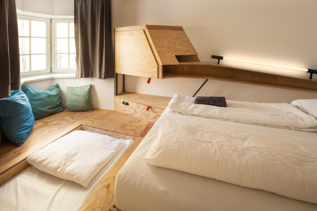 Montagu Hostel *