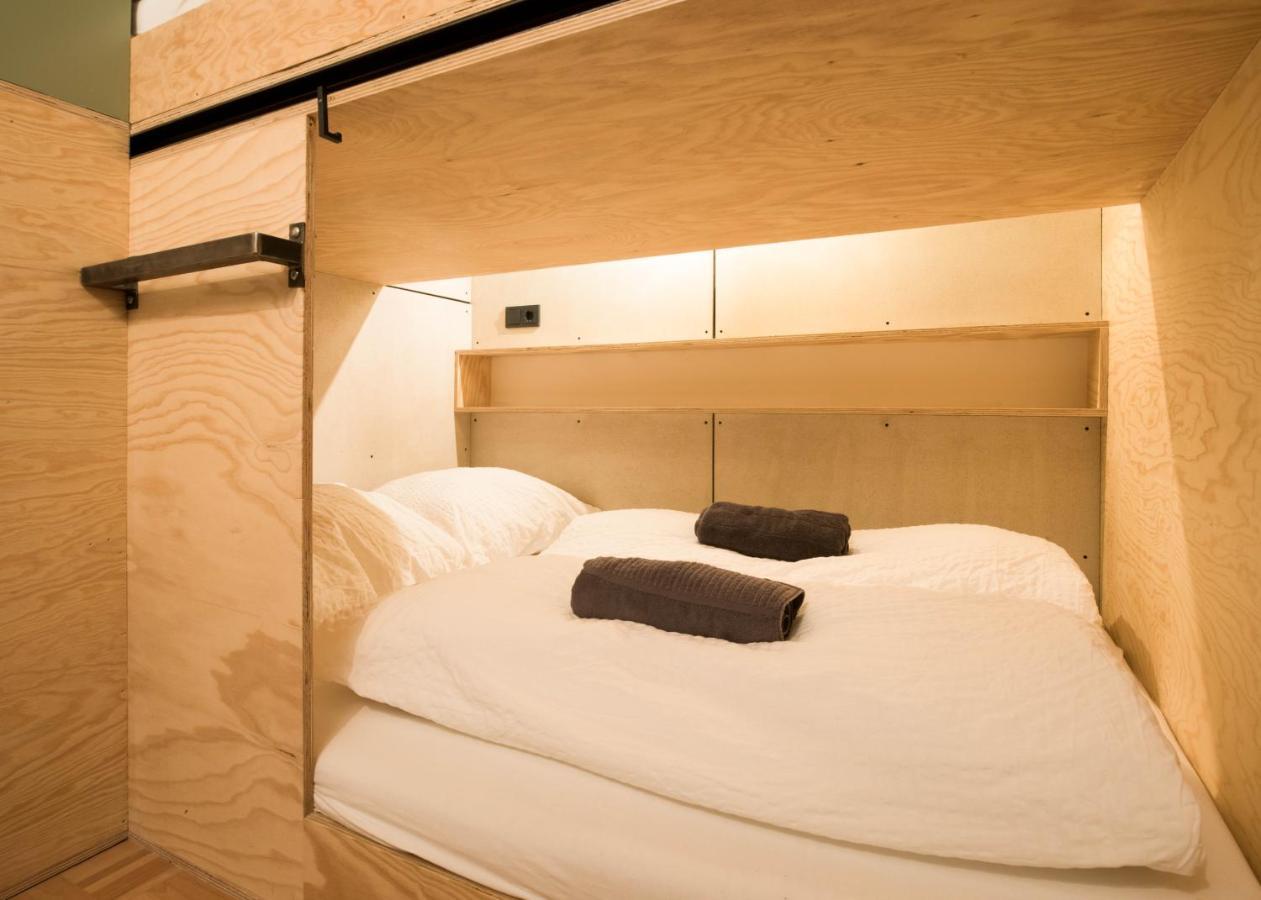 Montagu Hostel *