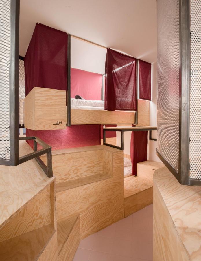 Montagu Hostel *