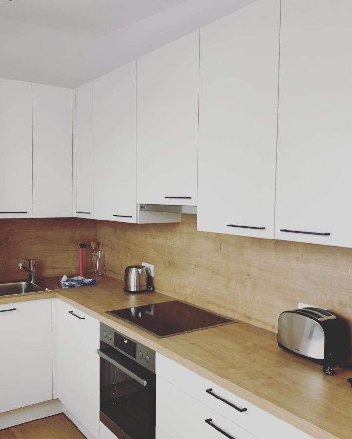 Oliver, Axams Apartment