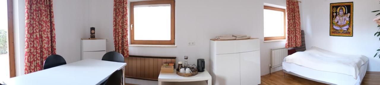 Doppelzimmer *