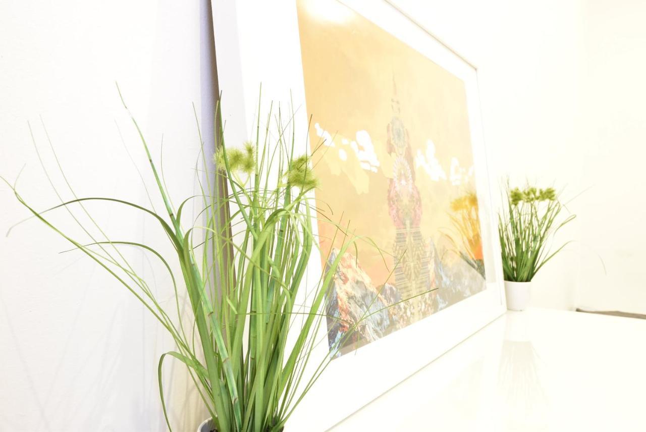 Huge In Awesome Location With Parking Appartamento