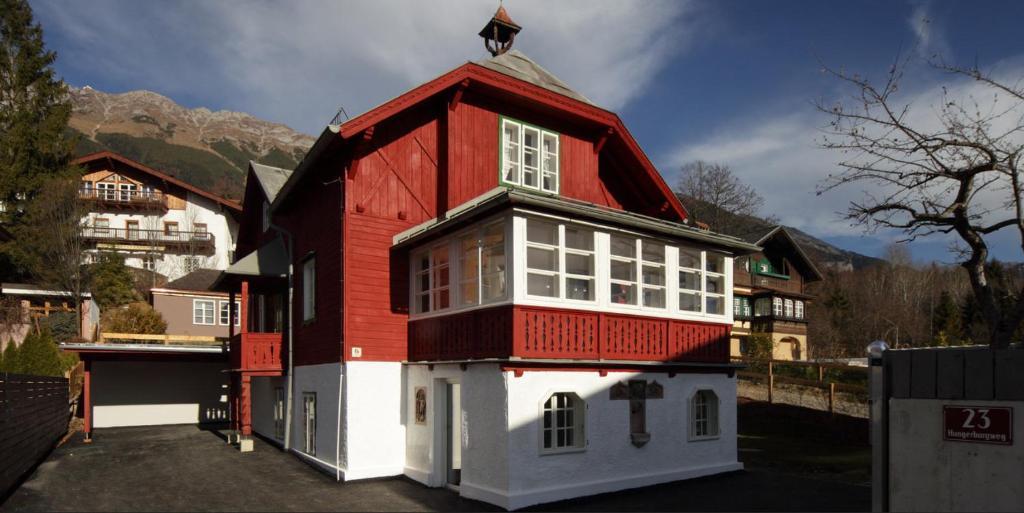 Chalet Inn *