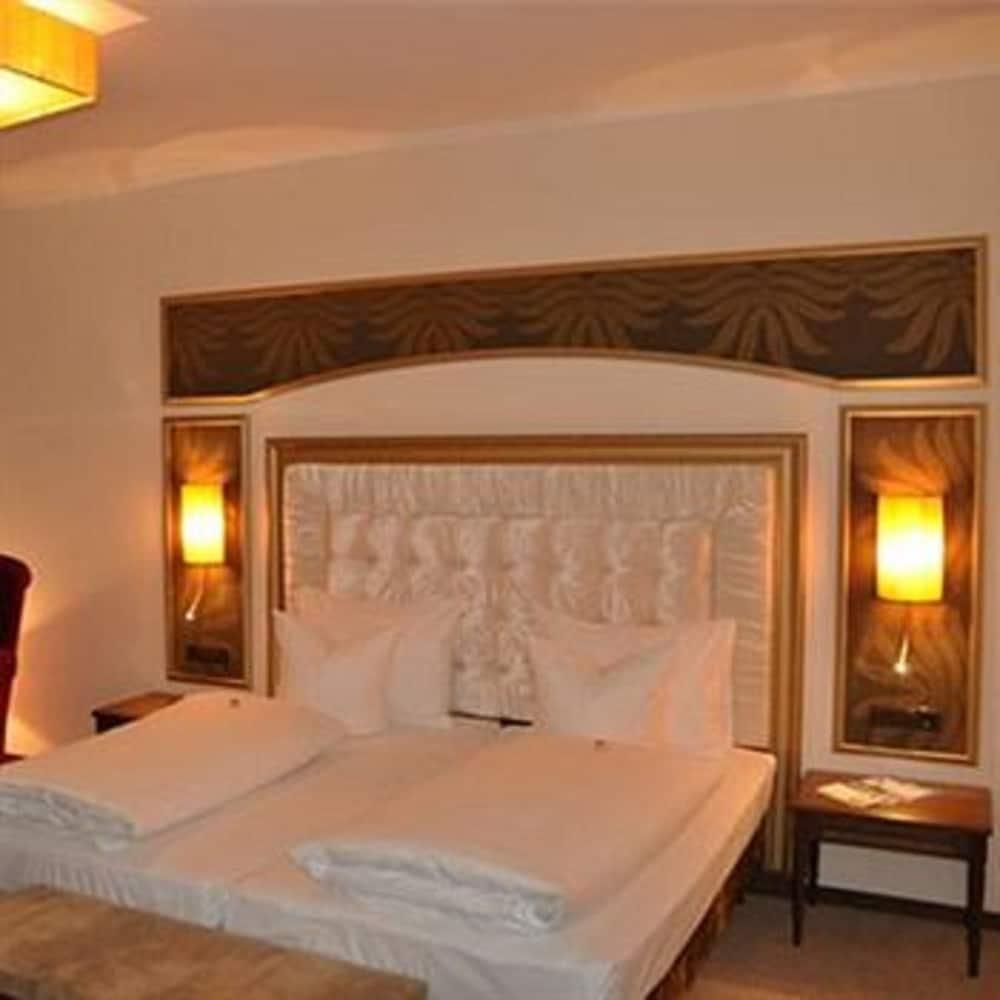 Hotel Goldener Adler, Bw Signature Collection 4*
