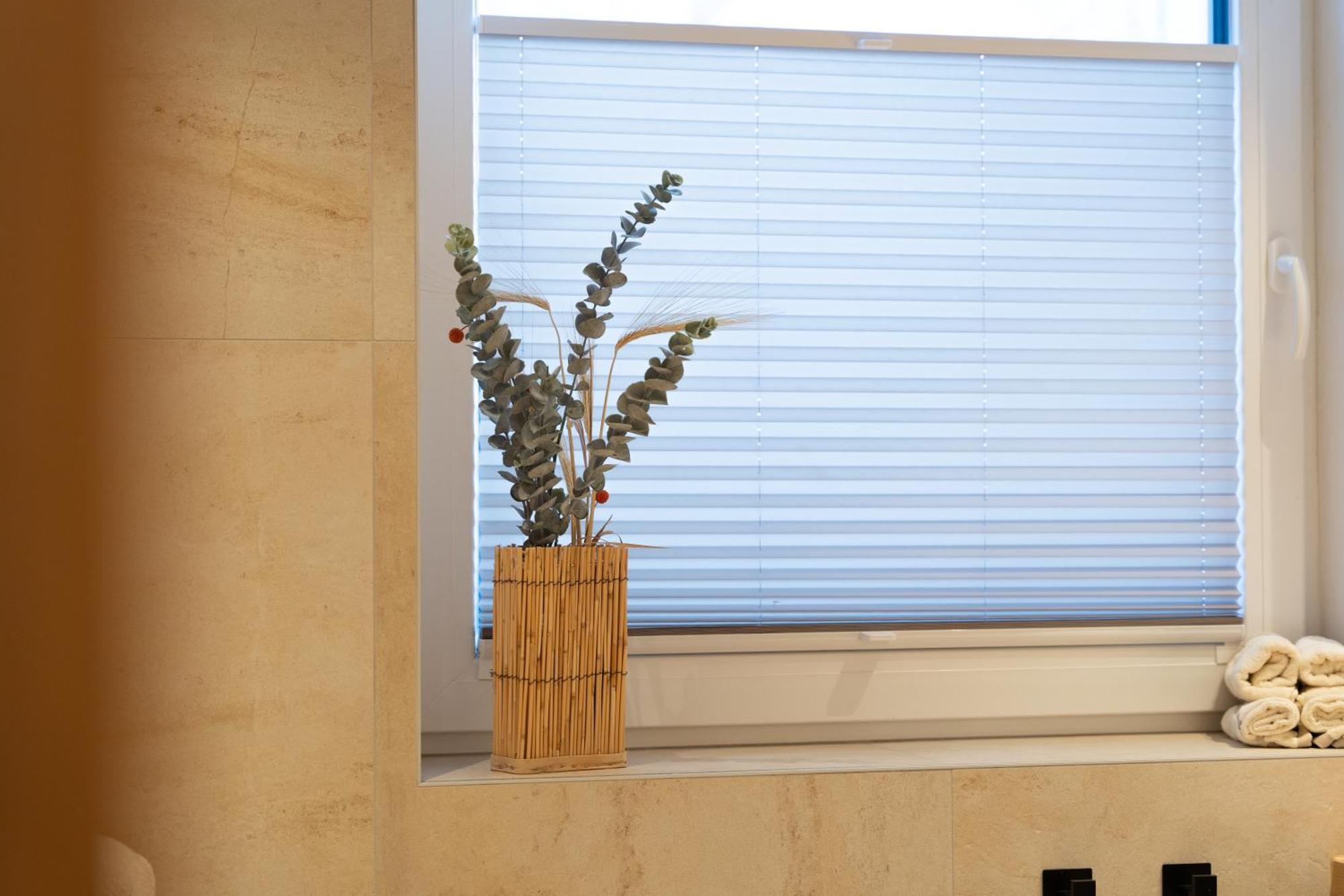 Sun Apartment *