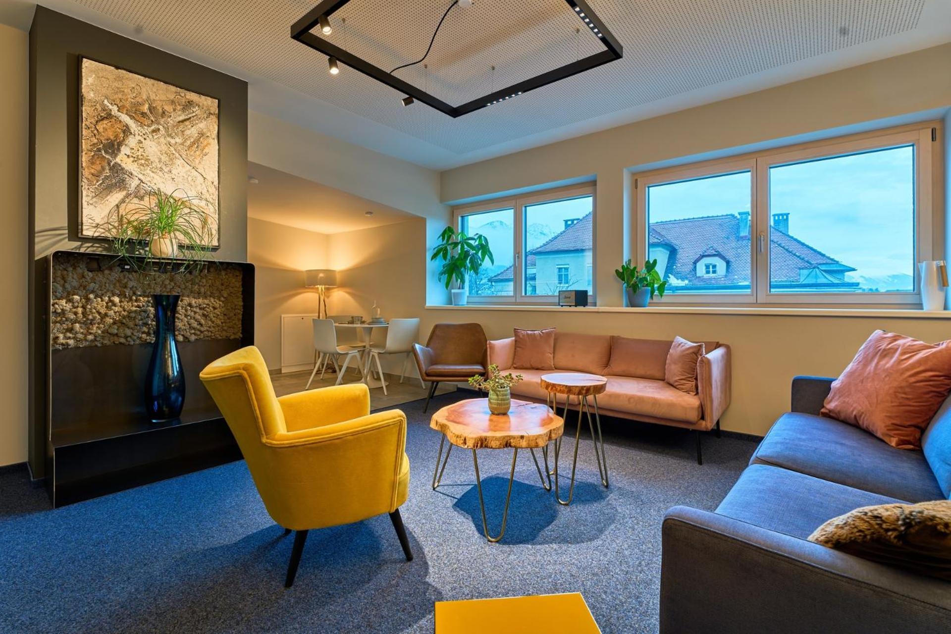 Apartment Charmante Fuer 2 Personen In Zentrumsnaehe X Privater Parkplatz X Hochwertige Coworking-arbeitsplaetze Im Haus Innsbruck