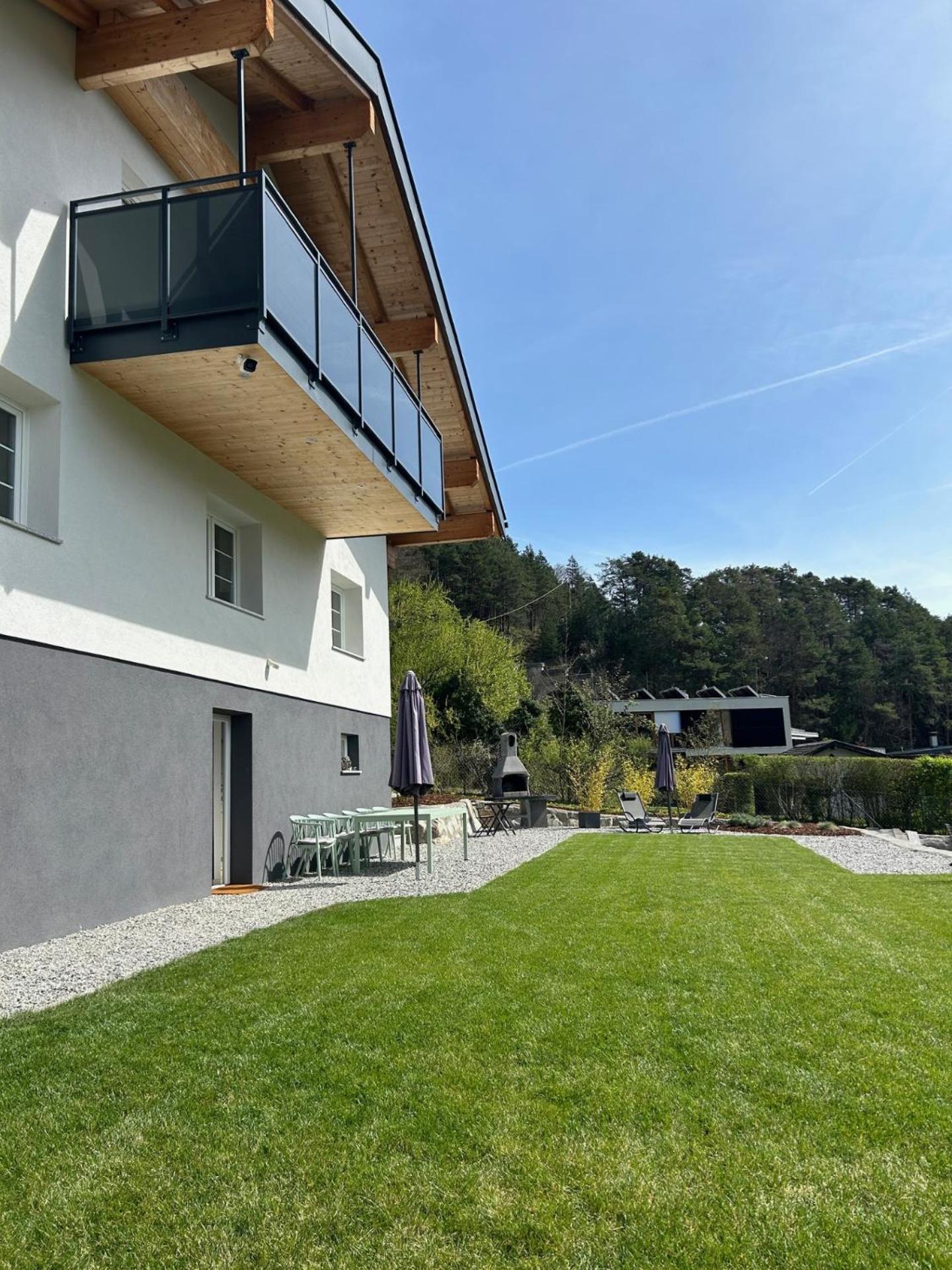 Mit Garten Und Panoramablick In Apartment