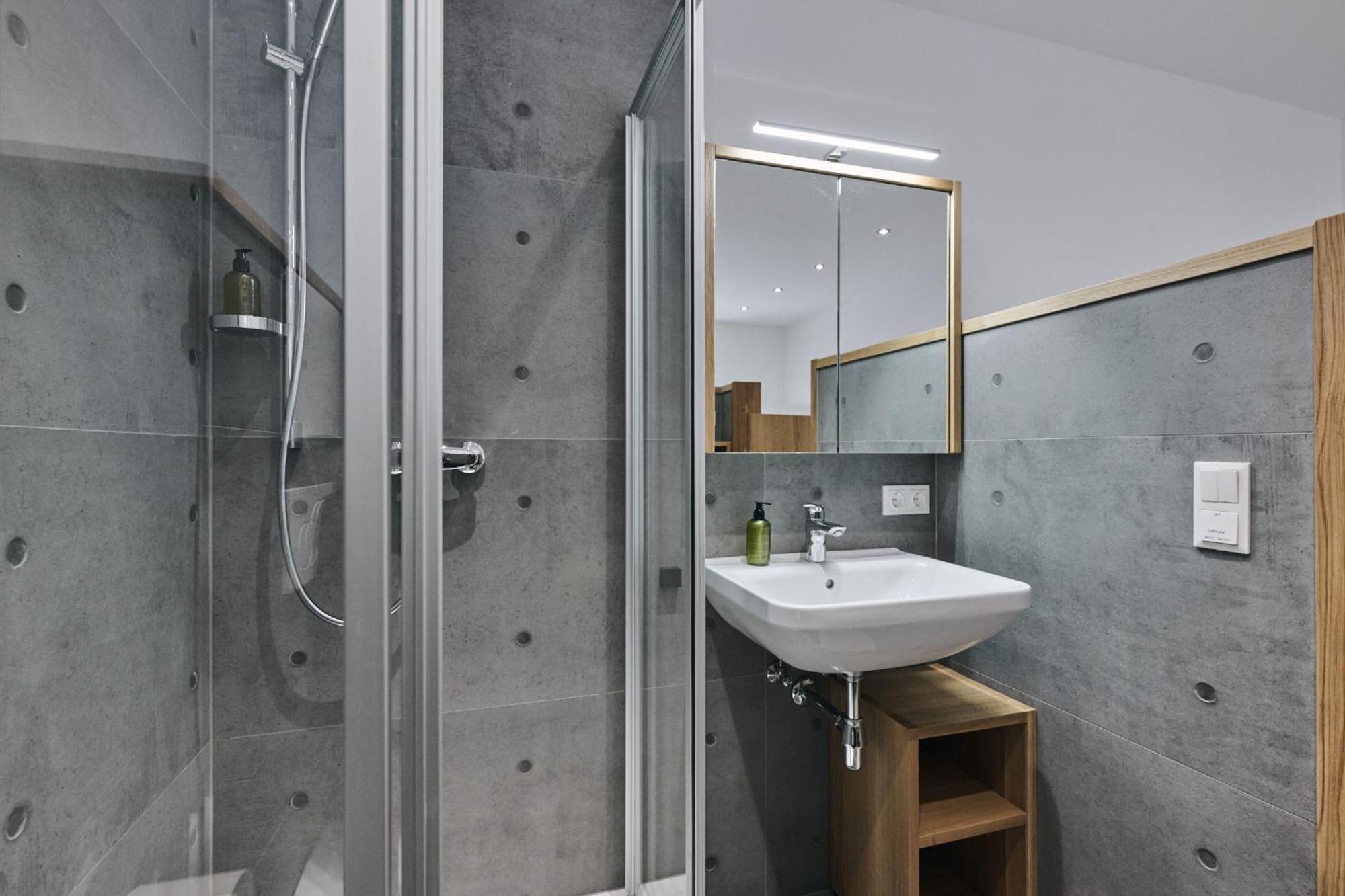 Apartment G17 *