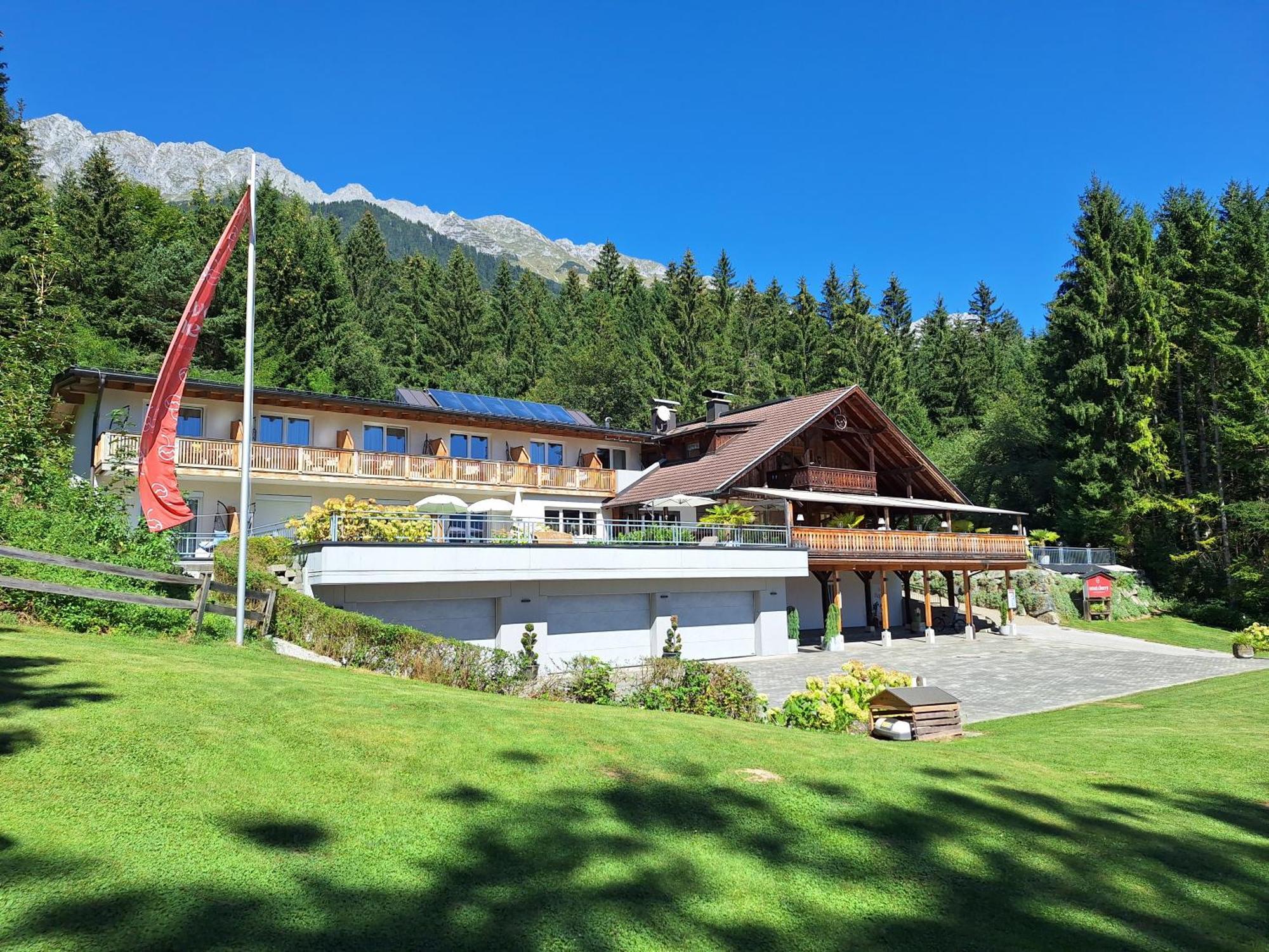 Sweet Cherry - Boutique & Tyrol 3*