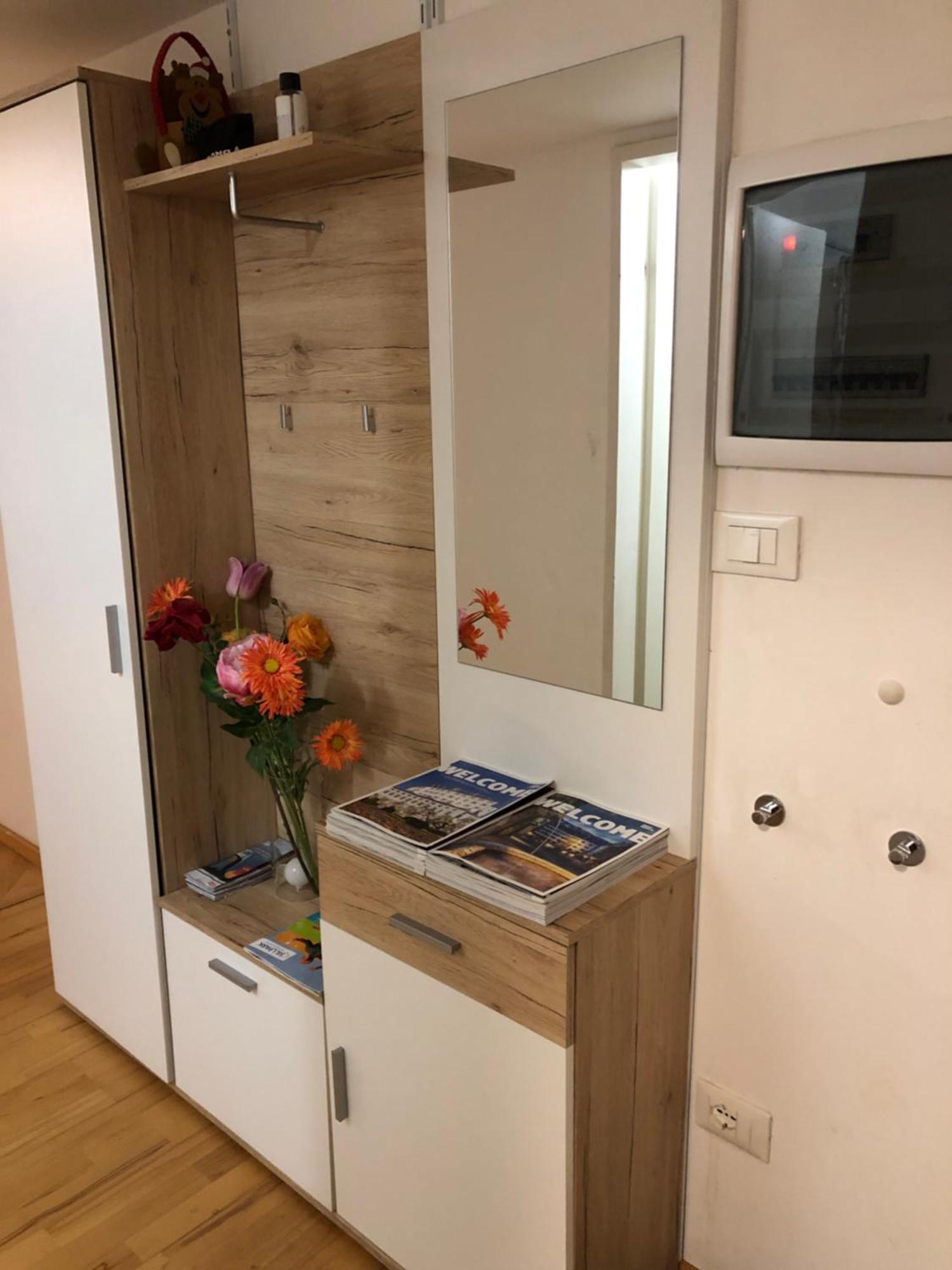 Charmante 2-zimmer 1 Wohnzimmer Im Zentrum Von Innsbruck, Wifi *