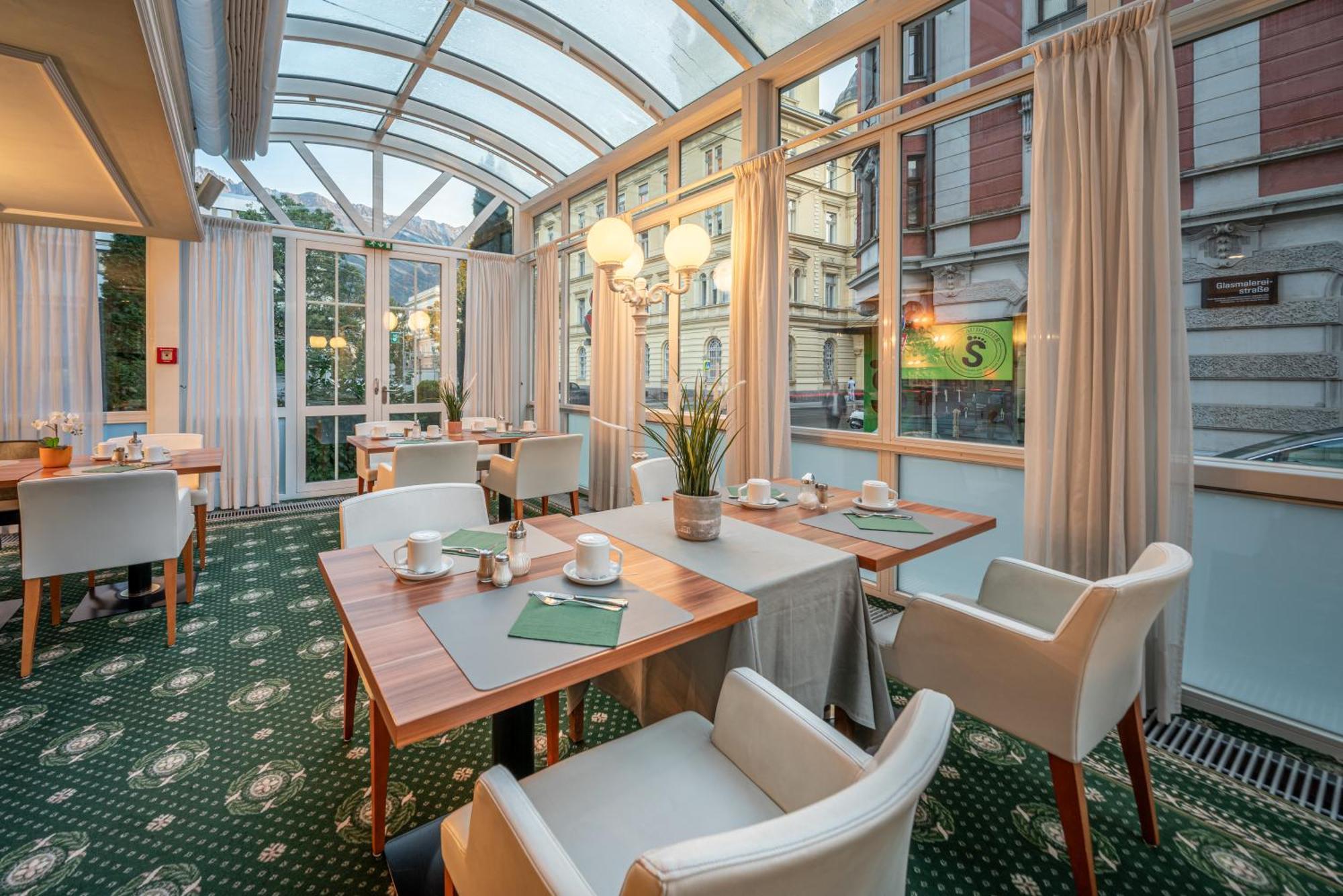 Neue Post Hotel 4*