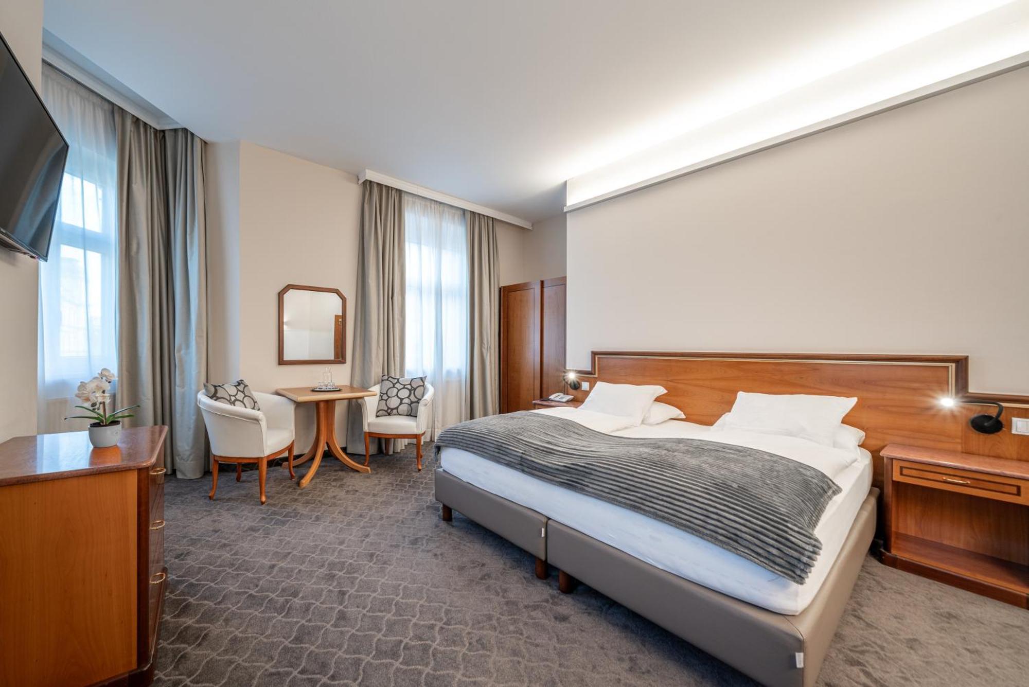 Hotel Neue Post 4*