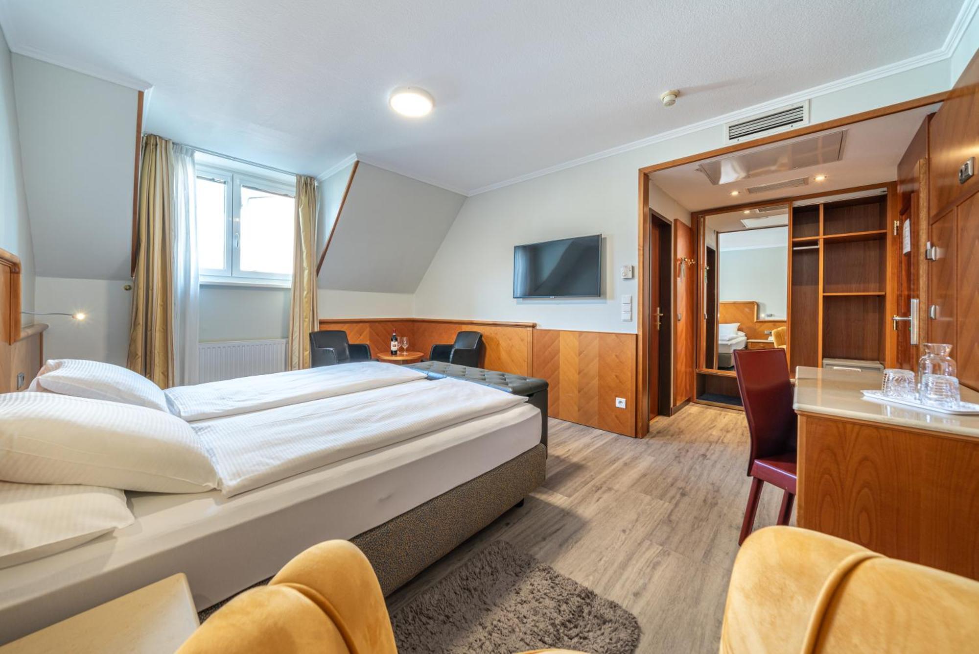 Neue Post Hotel 4*