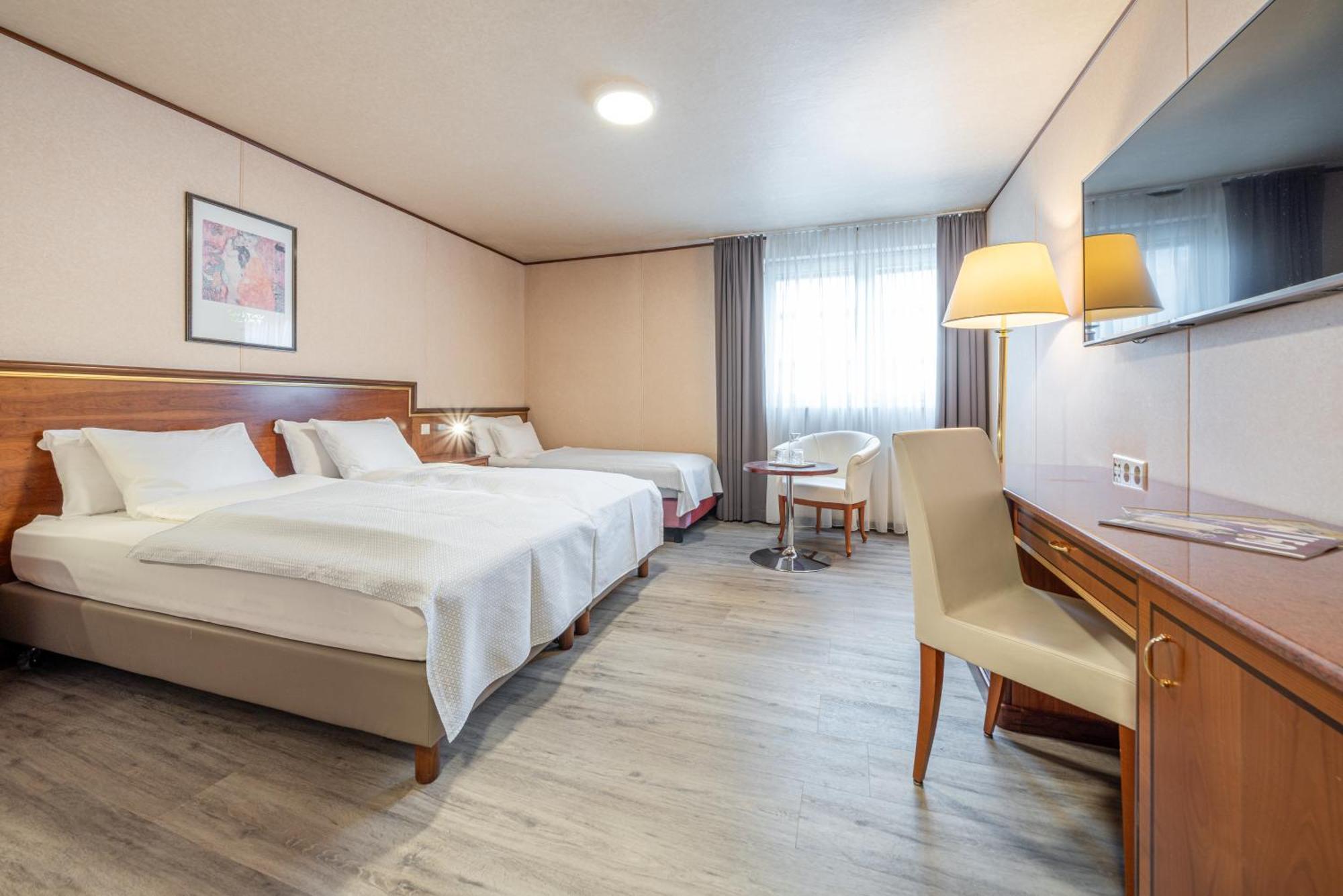Hotel Neue Post 4*