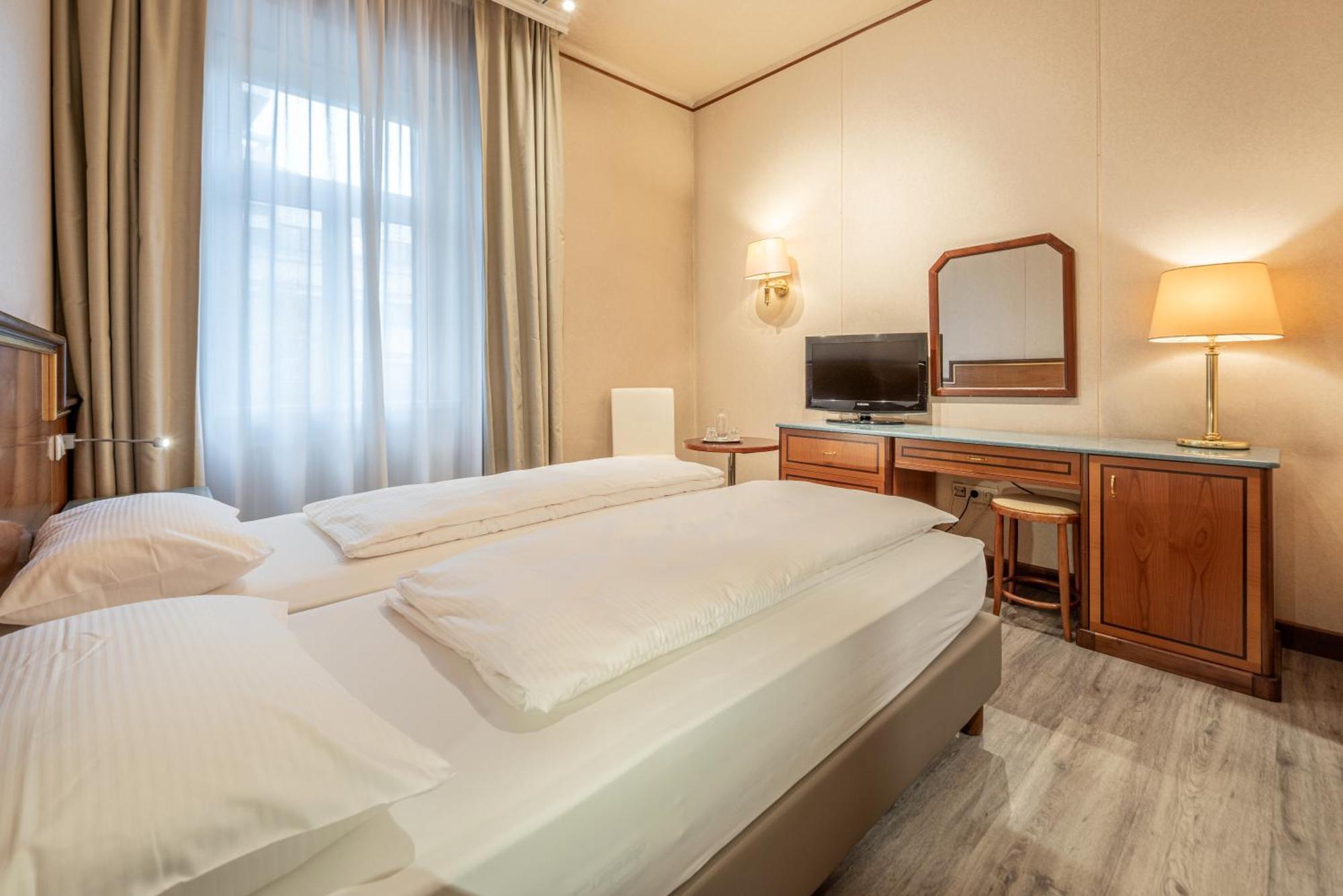 Hotel Neue Post 4*