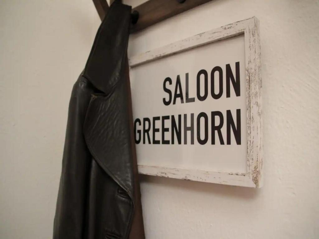 Saloon Greenhorn *