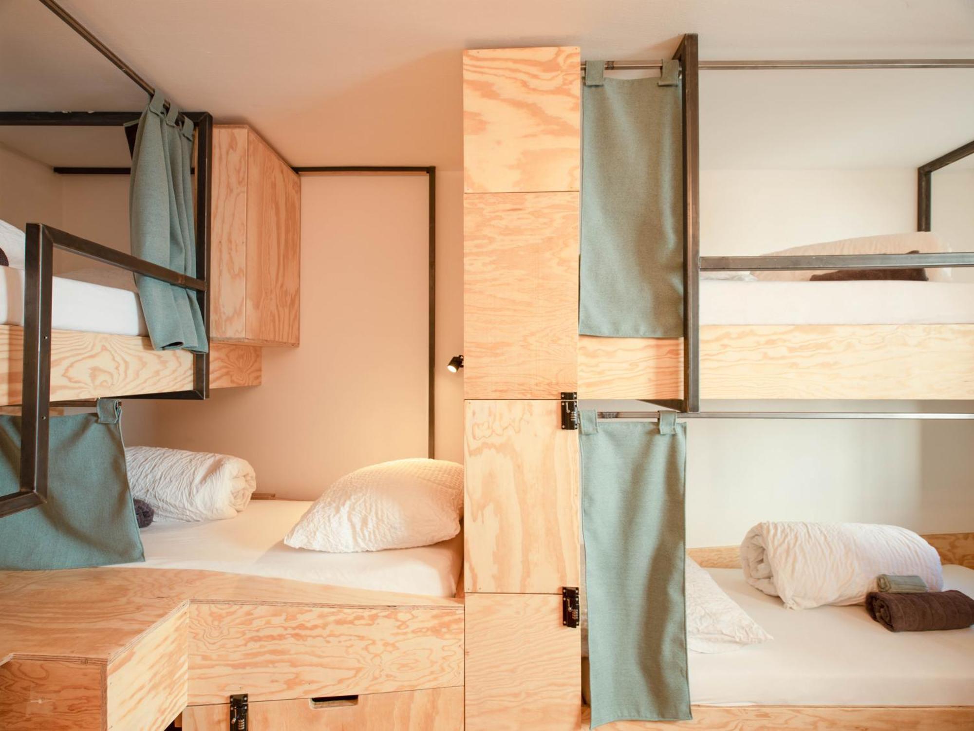 Montagu Hostel *