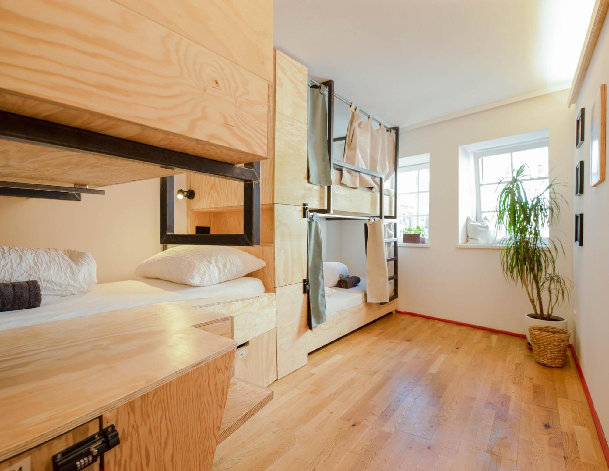 Hostel Montagu *