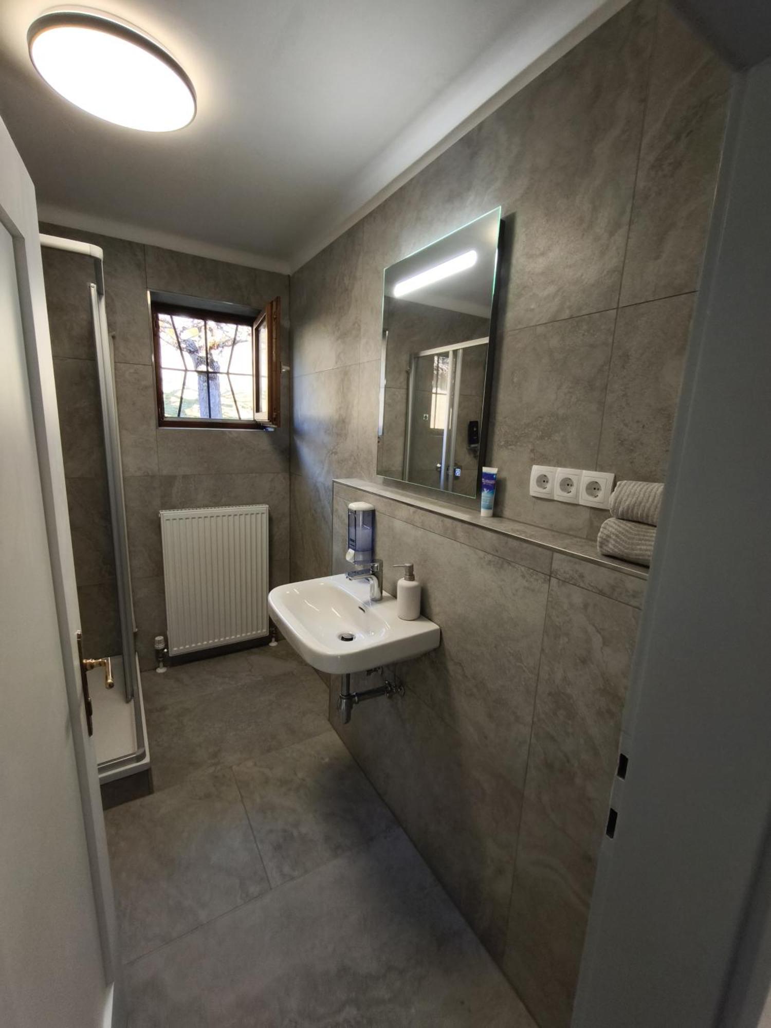 Homestay Spacious In Modern Flat