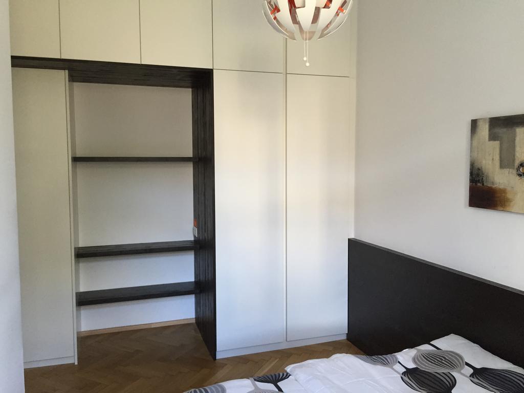 Saggen Large Flat Apartment