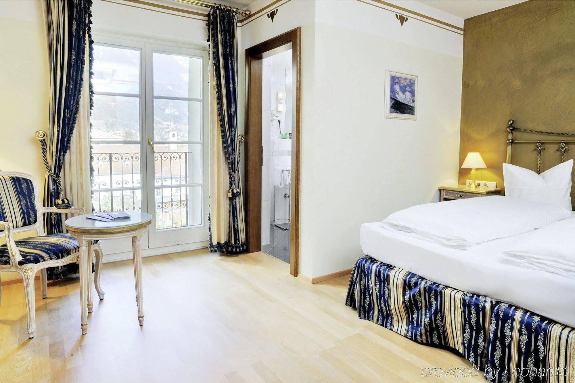 Hotel Schwarzer Adler 4*