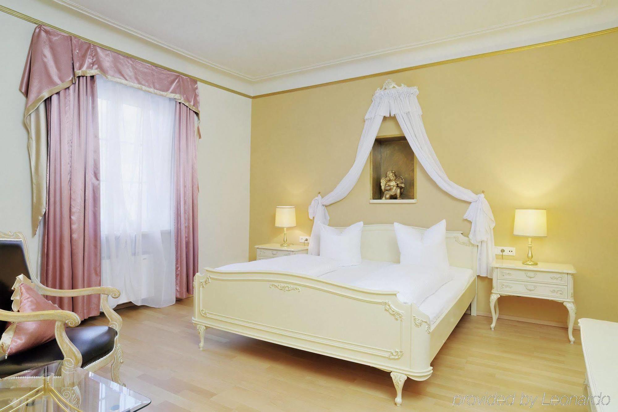 Schwarzer Adler Hotel 4*