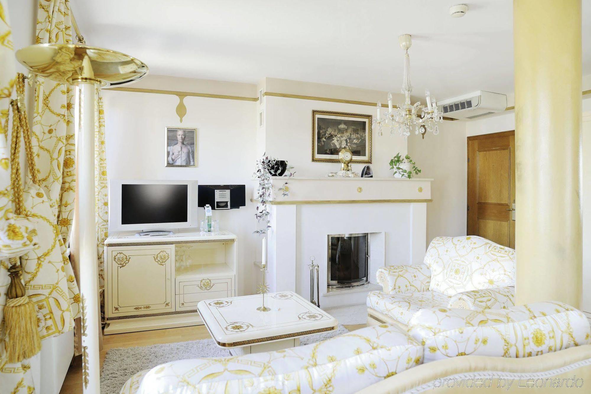 Schwarzer Adler Hotel 4*