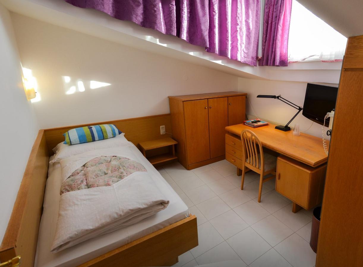 Helga Hotel 3*