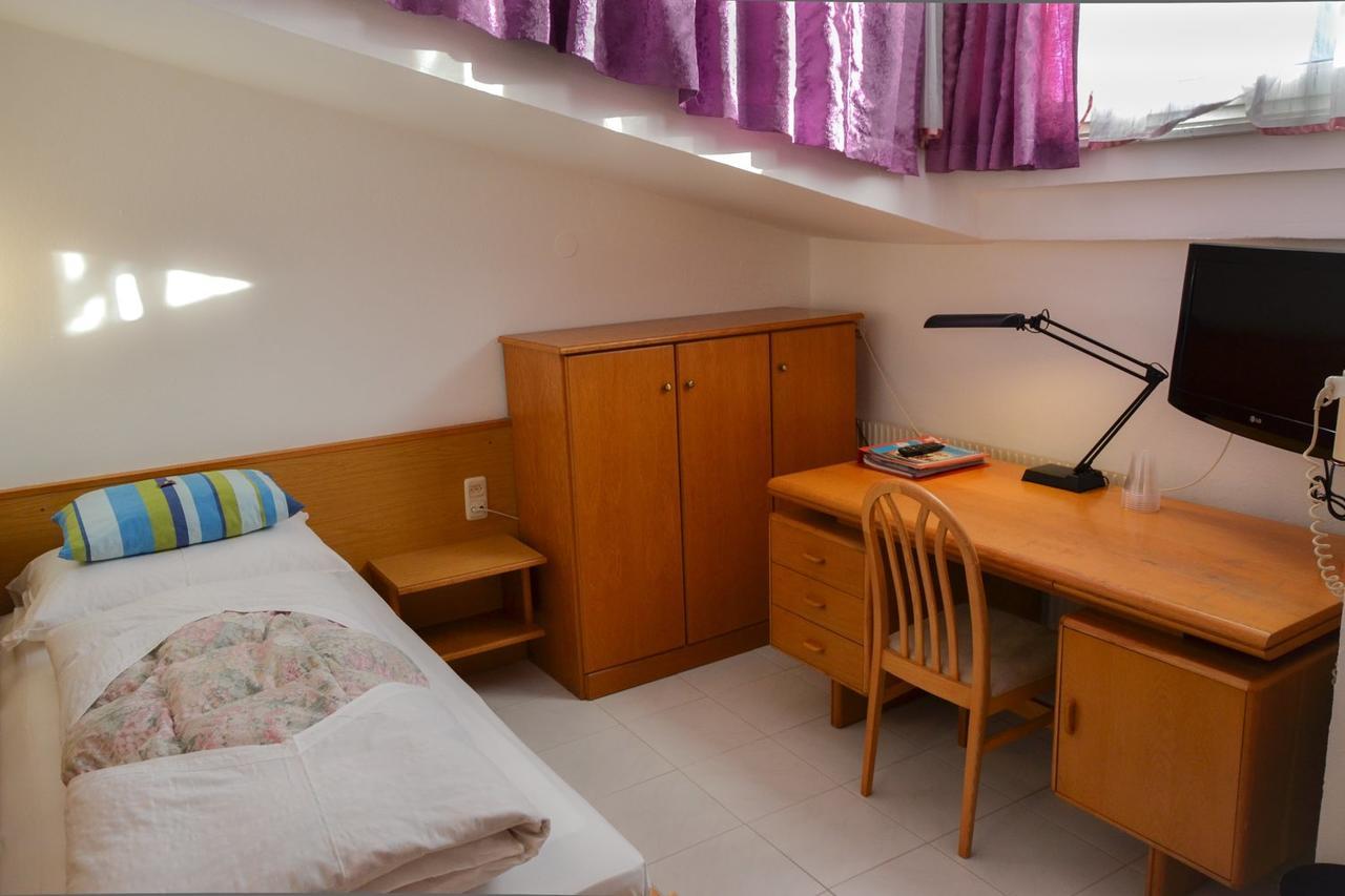 Hotel Helga 3*