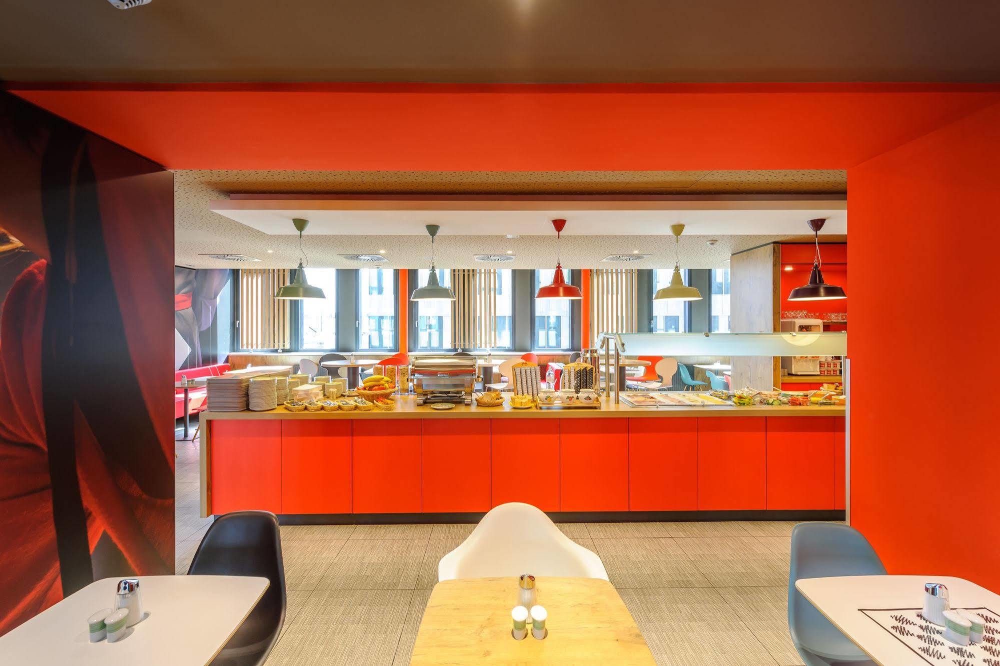 Ibis Hotel 3*