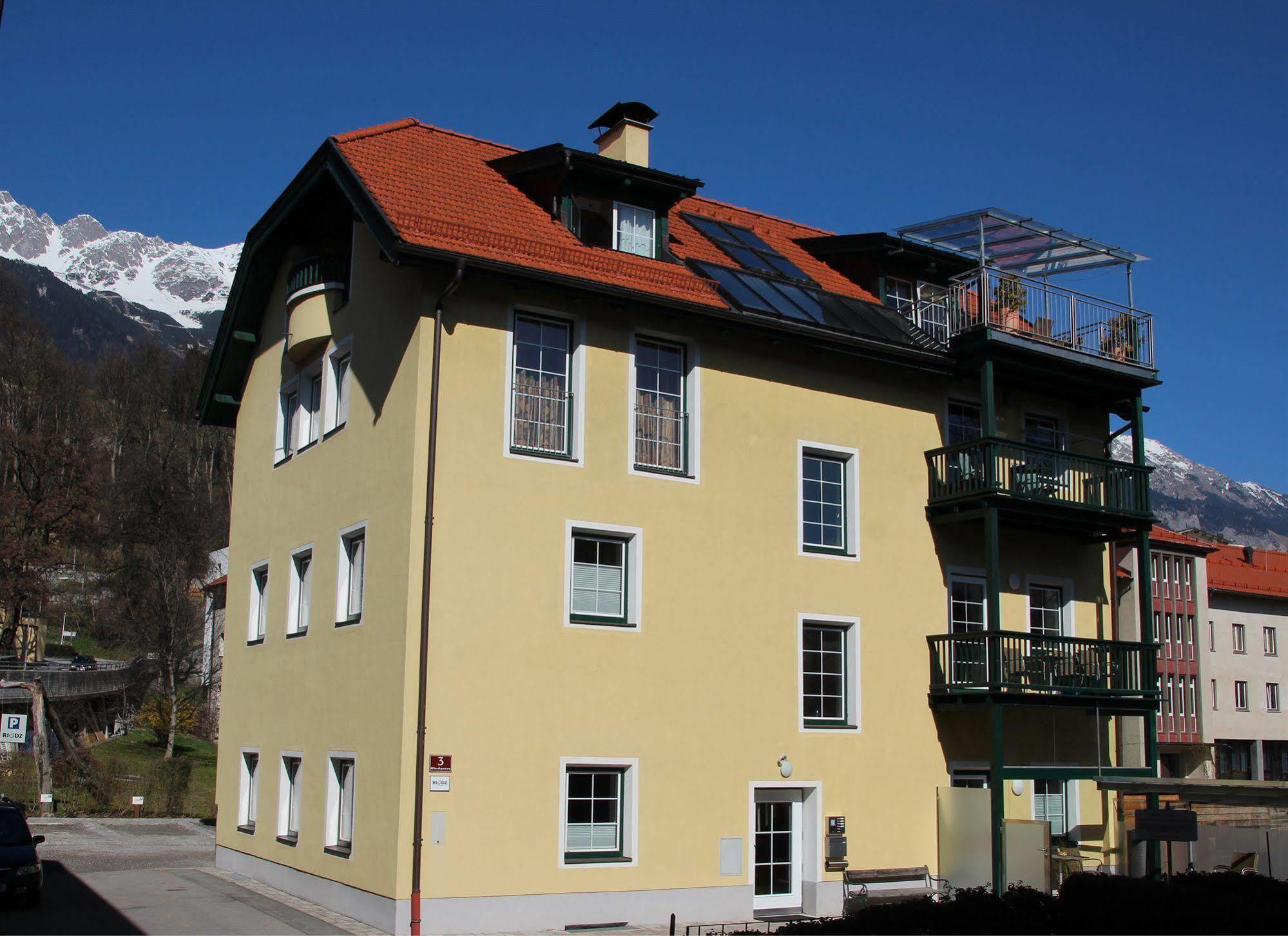 Riedz Innsbruck- Zentrales Apartmenthaus Mit Gruener Oase Innsbruck