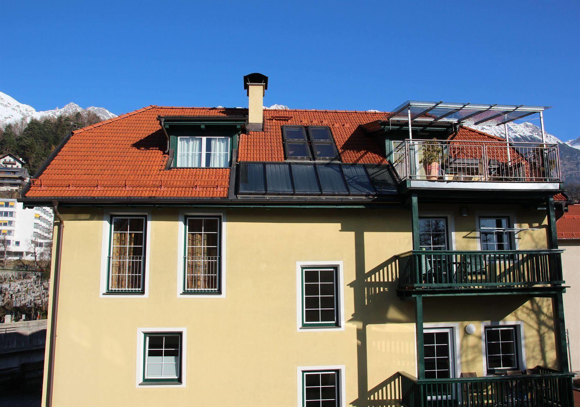 Apartment Riedz Innsbruck- Zentrales Apartmenthaus Mit Gruener Oase *
