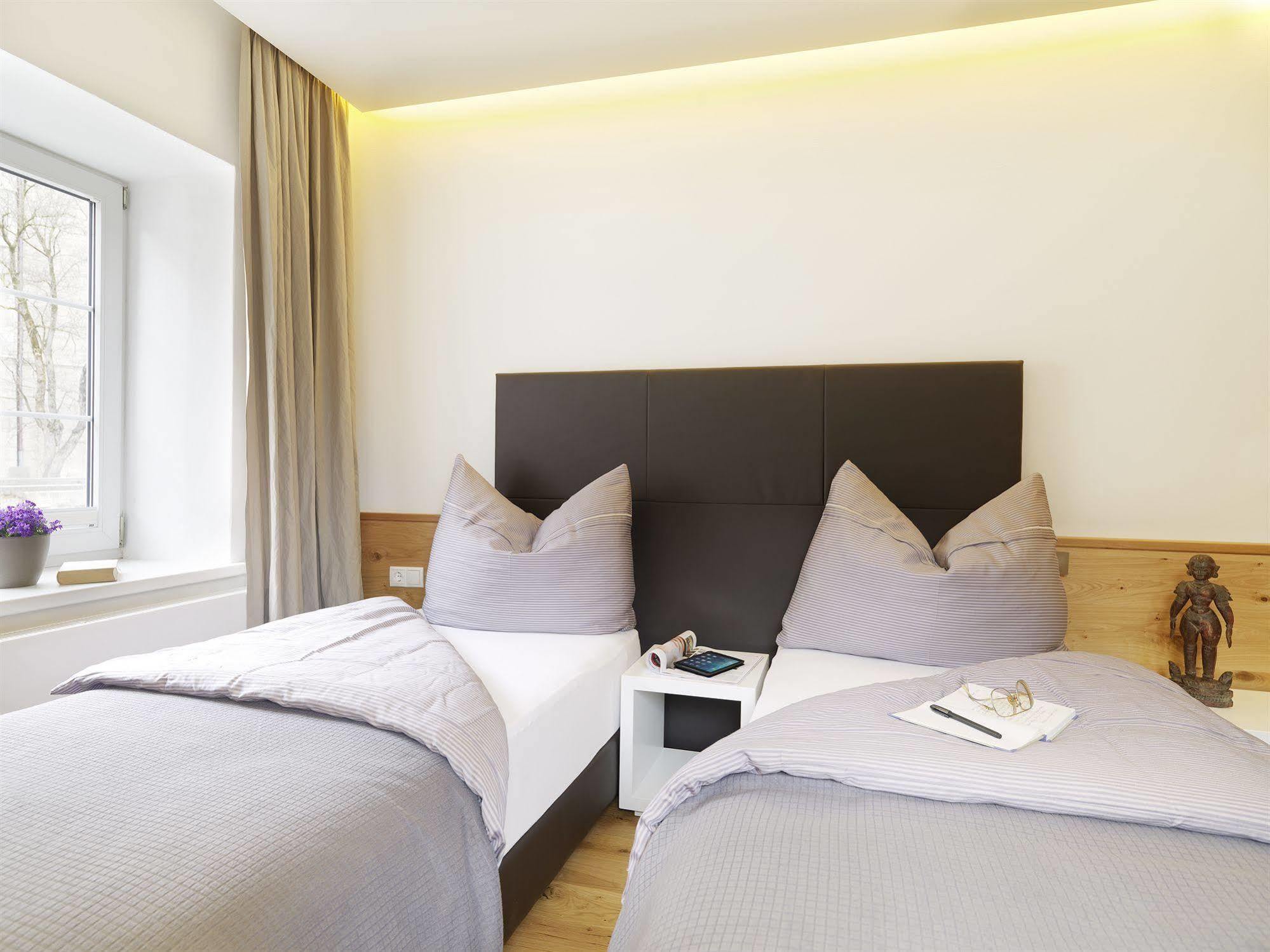 Riedz Innsbruck- Zentrales Apartmenthaus Mit Gruener Oase *