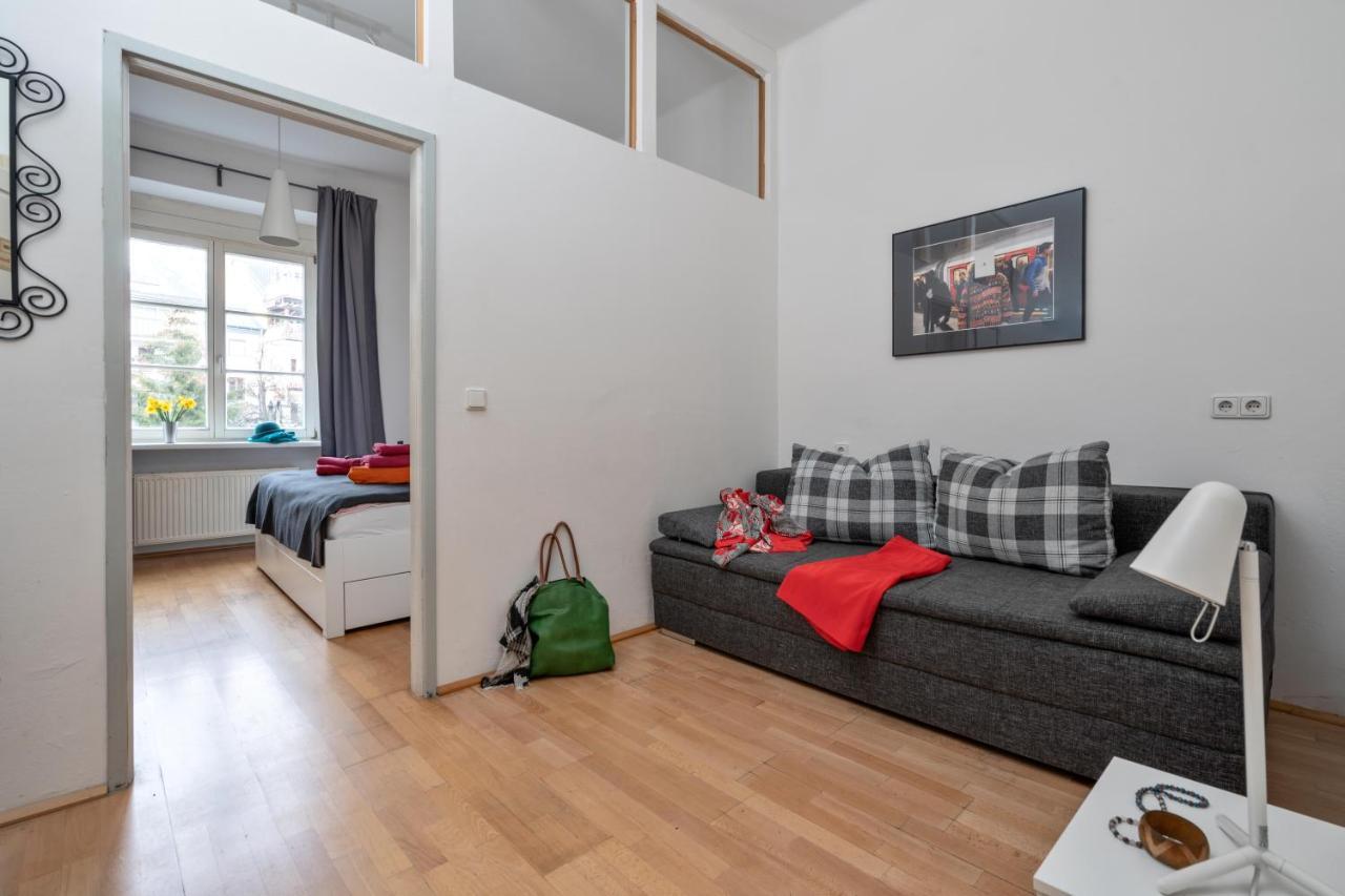S14 - Rooms & Apartments