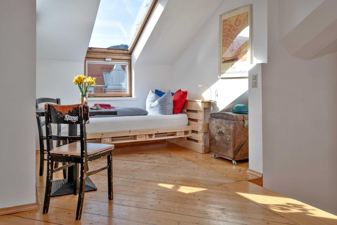 S14 - Rooms & Apartments *