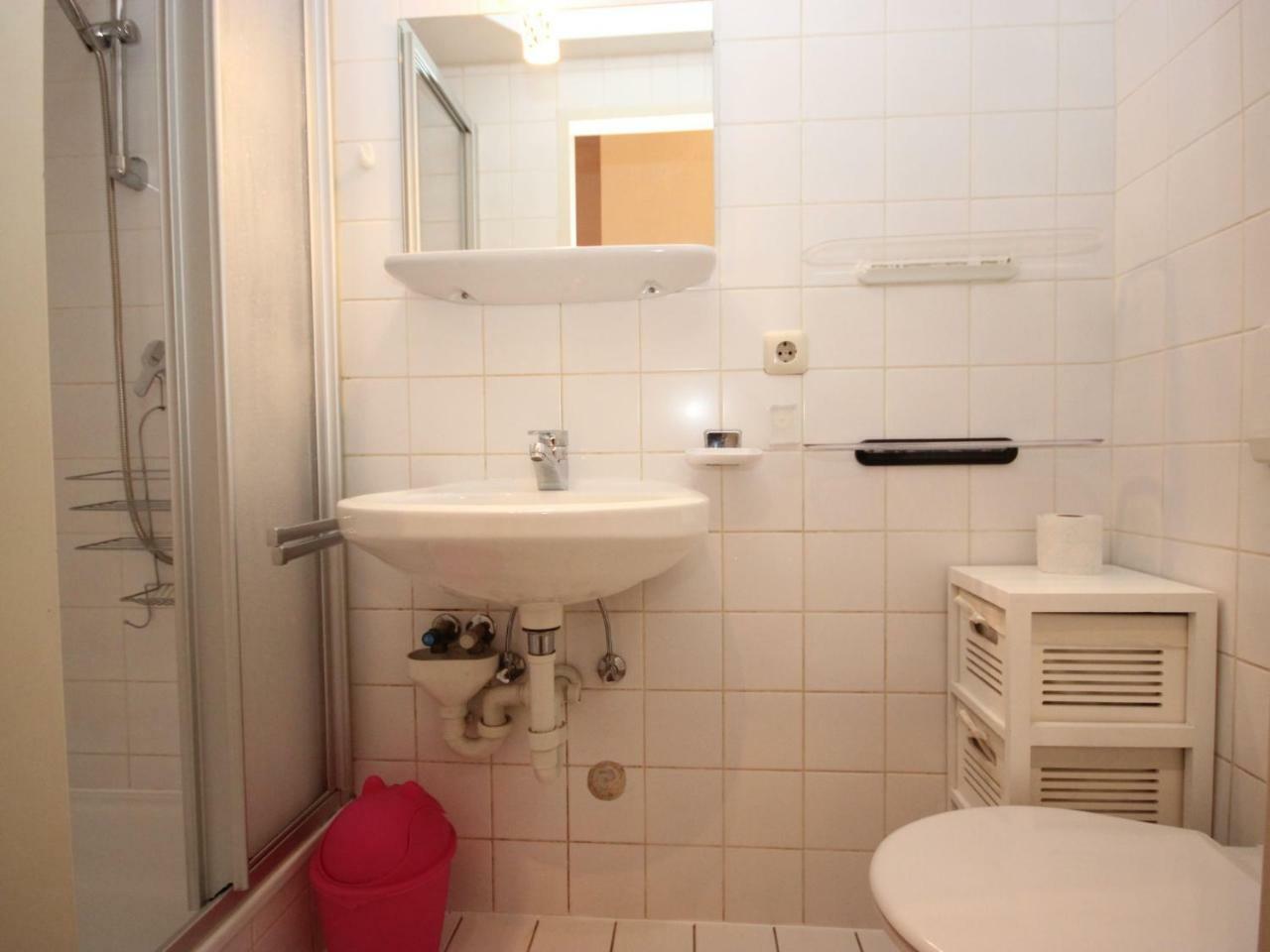 Apartment Studio Glasmalerei-4 *