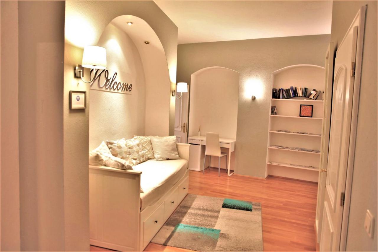 Spacious In The Heart Of Apartment *