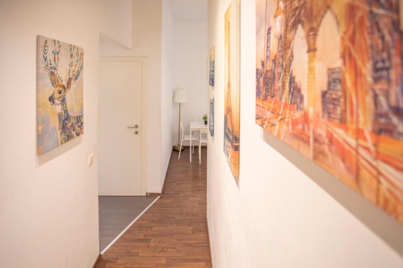 Deluxe City Center Studio Apartment